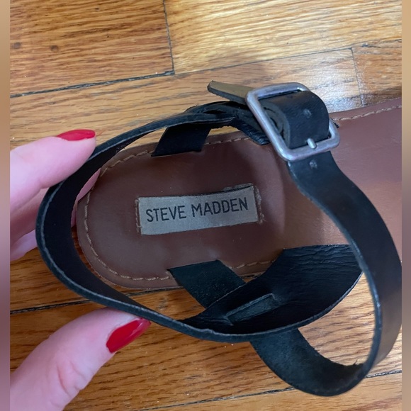 Steve Madden Size 10 Black Leather Sandals - Picture 2 of 5